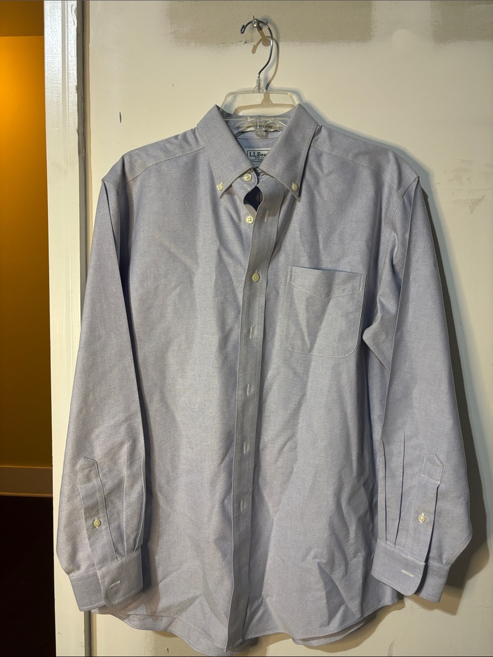 L.L. Bean Men’s Light Blue Button-Down Oxford Shirt 15.5-33